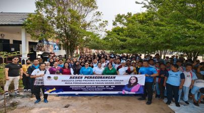 Warga Komplek Bandar Estate Palangka Raya Usulkan Perbaikan Jalan dan Drainase Ke Faridawaty