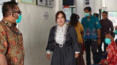 Kabut Asap Karhutla Pekat, Faridawaty Minta Pelayanan Kesehatan Di Kalteng dimaksimalkan
