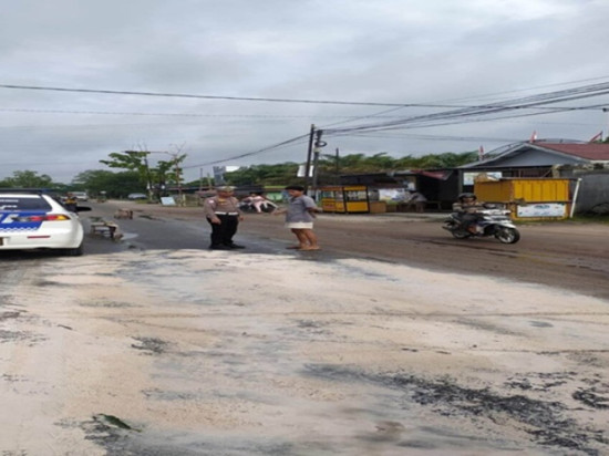 Bahayakan Pengguna Jalan, Tumpahan Solar di Jalan Tjilik Riwut Palangka Raya