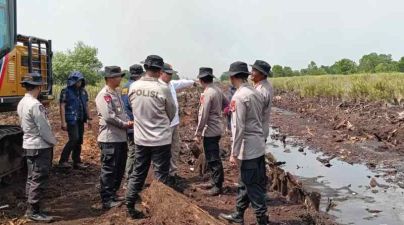 Kebakaran Lahan di Tumbang Nusa Terkendali, Polda Kalteng Bangun Kanal Medson 