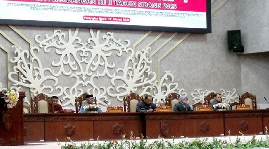 Header Hadiri Rapur ke-7 Masa Persidangan II Tahun Sidang 2025, Plt. Sekda Katma F. Dirun Sampaikan Pidato Gubernur Kalteng