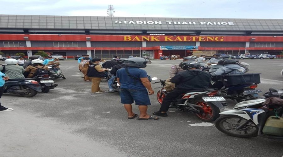 Header 71 Kendaraan Penunggak Pajak Terjaring Saat Razia Gabungan di Palangka Raya