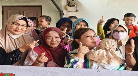Warga Komplek Bandar Estate Palangka Raya Usulkan Perbaikan Jalan dan Drainase Ke Faridawaty
