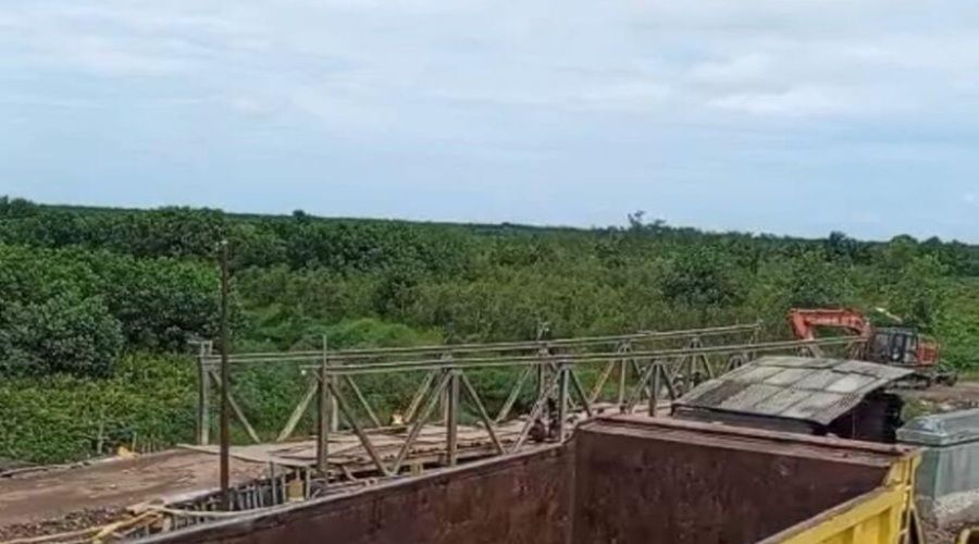 Header Jembatan Alternatif Penghubung Sampit- Pangkalan Bun  Putus