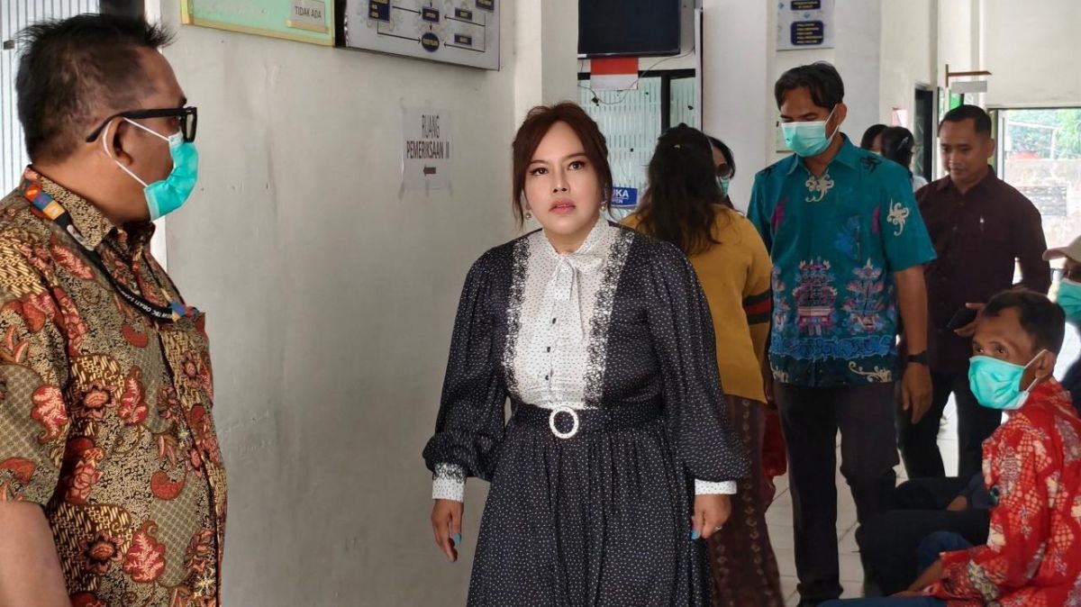 Header Kabut Asap Karhutla Pekat, Faridawaty Minta Pelayanan Kesehatan Di Kalteng dimaksimalkan