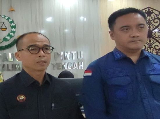 Kejati Limpahkan Empat Tersangka Dugaan Kasus Korupsi Zirkon ke Kejari Gumas