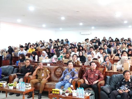 OJK dan BEI Kalteng Berikan Literasi Pasar Modal ke Ratusan Mahasiswa Universitas Darwan Ali