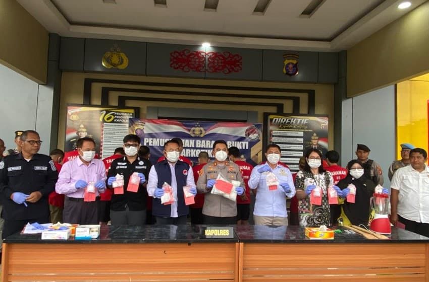 Header Polres Kotim Musnahkan Barang Bukti 1,2 Kg Sabu, Senilai Hampir Rp2 Miliar, Selamatkan Ribuan Jiwa