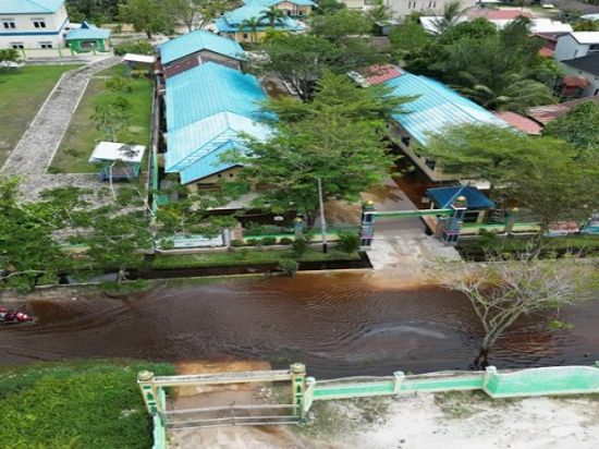 Air Rendam Ruas Jalan Baamang Tengah, Kabupaten Kotim Mengganggu  Aktivitas Warga