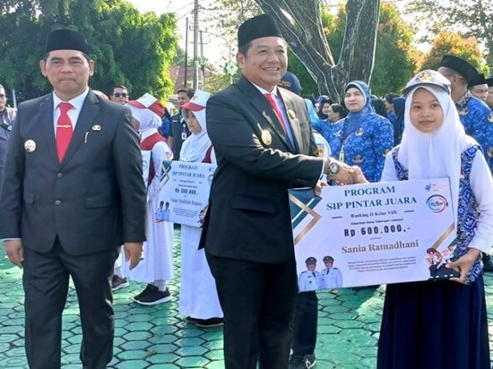 Ribuan Pelajar Terima Insentif Prestasi, Dorong Lahirnya Generasi Unggul