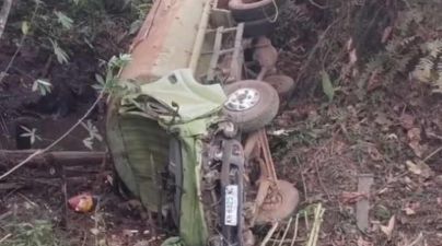 Truk CPO Masuk Jurang di Pelantaran