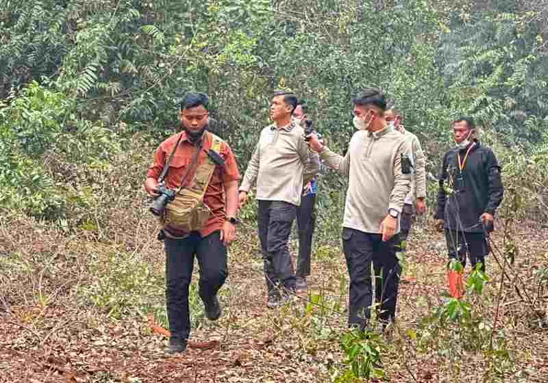 Header Cek Karhutla di Tanjung Taruna, Kapolda Kalteng Tekankan Pembasahan Gambut Harus Tuntas