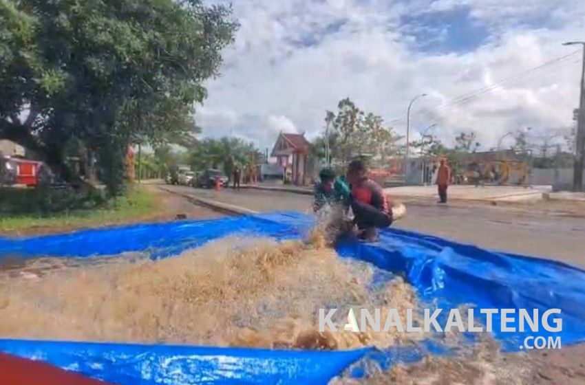Header Pemkab Kotim Turunkan Pompa Bertenaga Besar di Jantung Kota, Atasi  Banjir