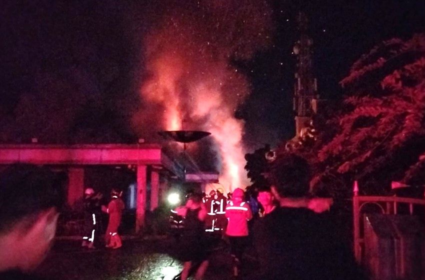 Header Dini Hari, Haula Cafe di Nyai Balau Ludes Terbakar