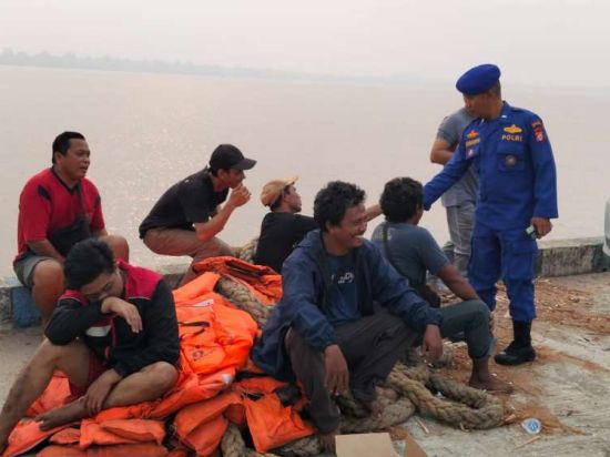 Kapal Imbal Bocor di Teluk Muara Sampit, 38 Penumpang Berhasil dievakuasi