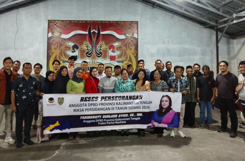 Header Warga Menteng XII Palangka Raya Keluhkan Kondisi Jalan Dan Drainase ke Anggota DPRD Kalteng Faridawaty