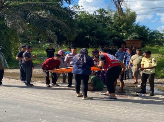 Diduga Akibat Ngebut Saat Berkendara, 2 Remaja Tabrak Truk Putar Balik  di Sampit