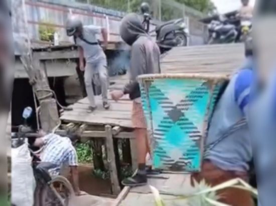Motor Tercebur ke Sungai Mentaya di Dermaga Feri, Pengendara Selamat