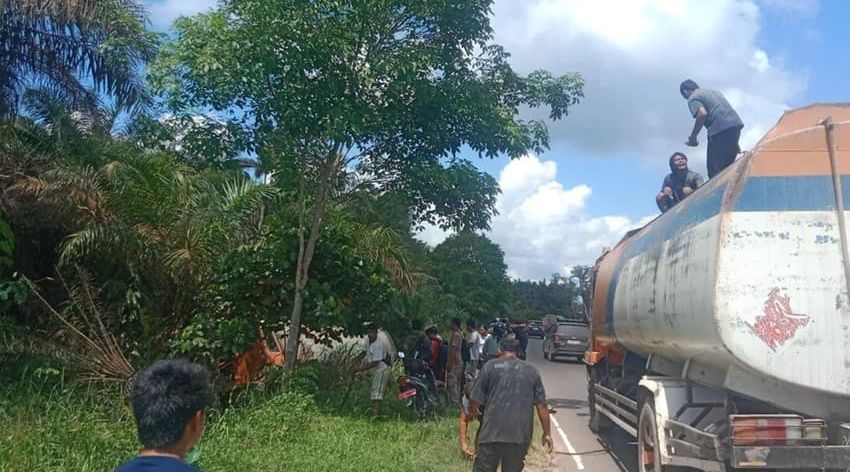 Laka Tunggal di Sampit, Sopir Truk Tangki CPO Terjepit di Kabin