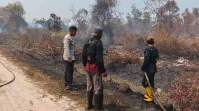 Karhutla Mendekati  Permukiman, Ditsamapta Polda Kalteng Bergerak Tengah Malam