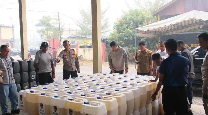 Polda Kalteng Produksi 1.607 Jerigen X-Fire untuk Percepat Pemadaman Karhutla Gambut