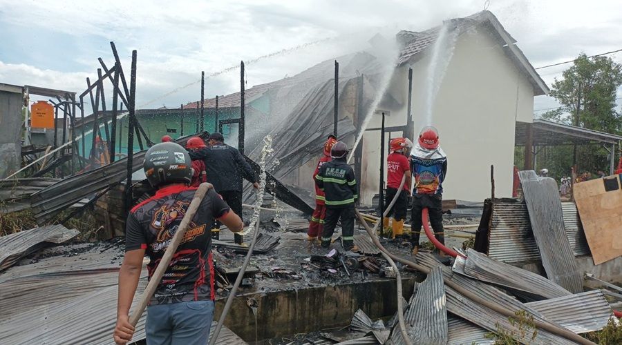 Header Dapur Warga di Jalan G.S Rubay Palangka Raya , Hangus Terbakar