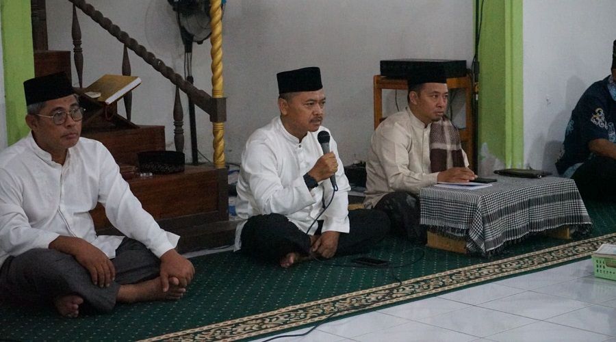 Header Disnakertrans Buka Puasa Bersama Masyarakat Sekitar Kantor