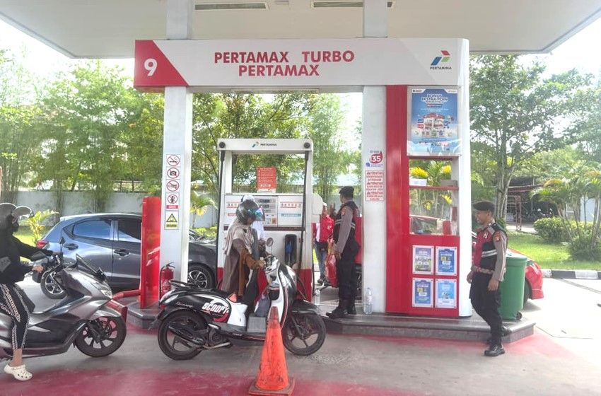 Header Polres Kotim Minta SPBU Tak Prioritaskan Pelangsir Saat Antri BBM