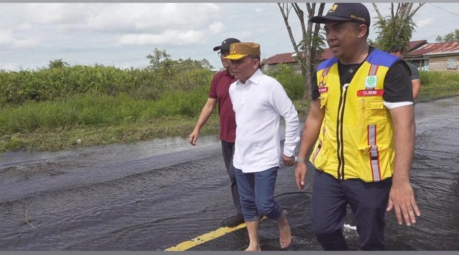 Header Pastikan Kelancaran Mudik Lebaran, Gubernur Kalteng Tinjau Jalan Rusak