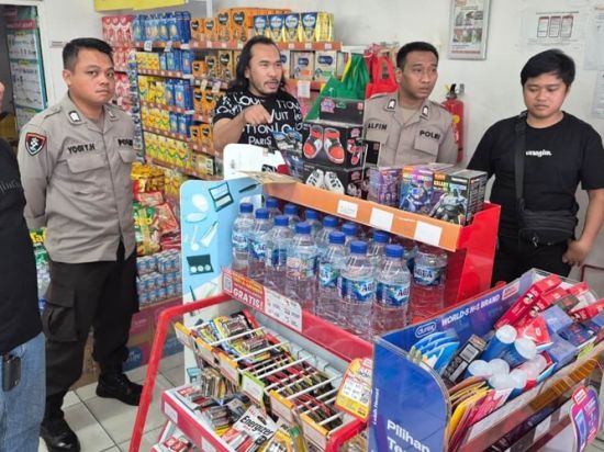Alfamart di Jalan Junjung Buih Dirampok Pria Berjaket Merah