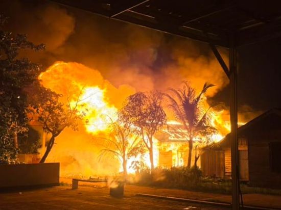 ‎Rumah Warga di Sampit Ludes Terbakar Dini Hari, Warga Dikejutkan Suara Ledakan
