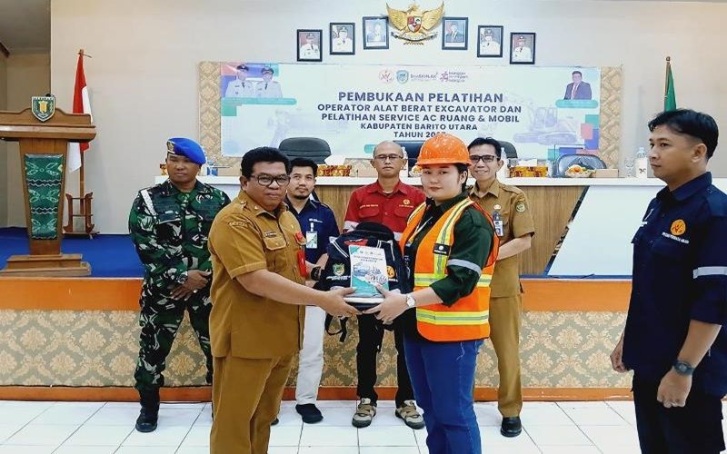 Header Tingkatkan Keterampilan Kerja, Bupati Buka Pelatihan Operator Alat Berat dan Service