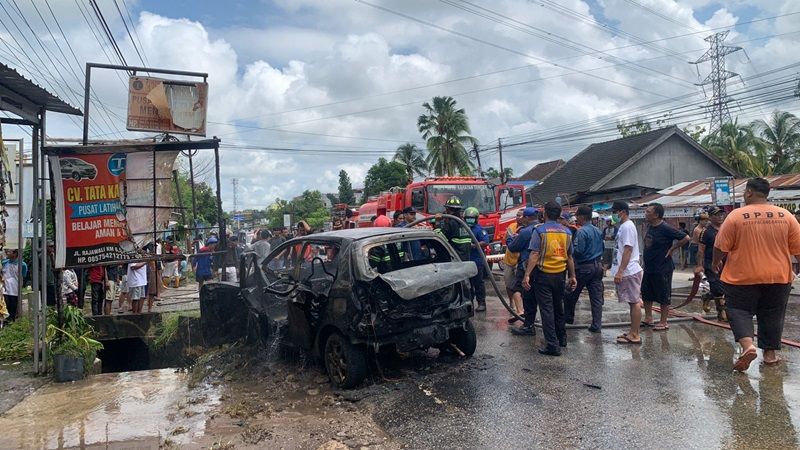 Header Mobil Ayla Terbakar, Ditemukan Sejumlah Jerigen BBM