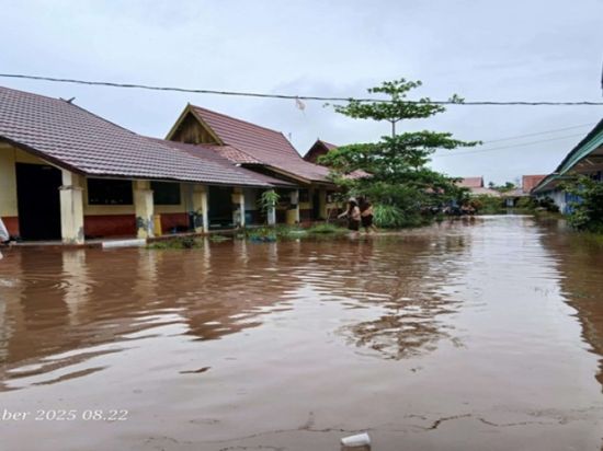 Banjir Kotim Semakin Meluas, SMAN 1 MHS Tergenang