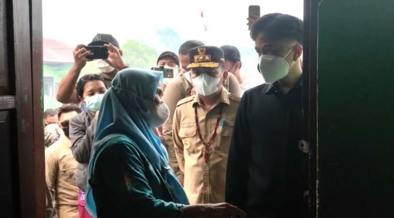 ISPU Membaik, Wapres Gibran Tinjau Sekolah Terdampak Kabut Asap di Kalteng