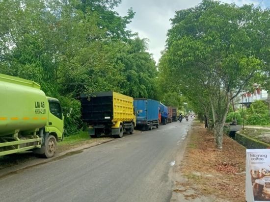 Antrean Panjang di SPBU, Pertamina Sebut Stok BBM Aman Malah Konsumsi Yang Meningkat 