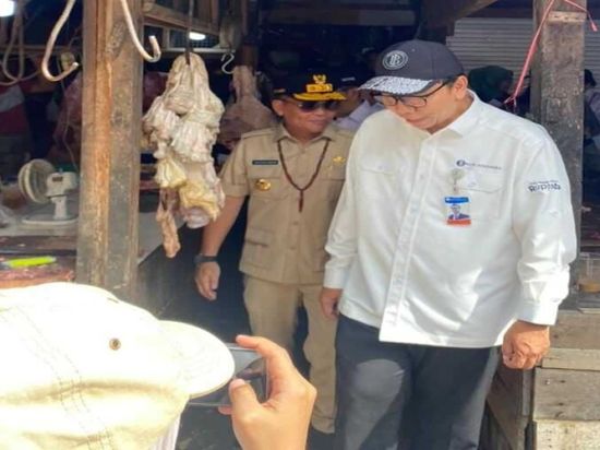 Blusukan ke Pasar Tradisonal di Palangka Raya Untuk Pastikan Harga Stabil Saat Nataru