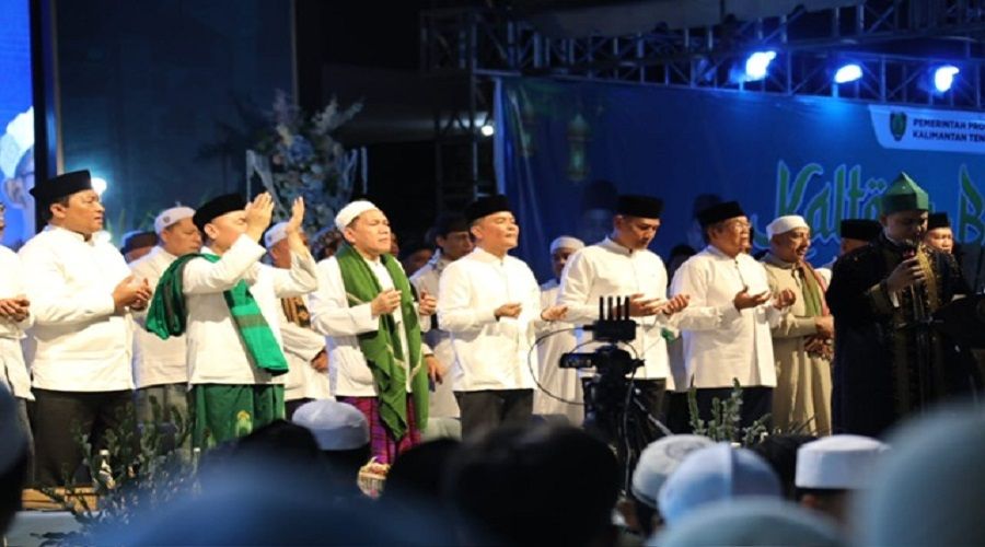 Header Ribuan Masyarakat Antusias Hadiri Buka Puasa Bersama Gubernur Kalteng dan Pangdam XII / Tanjungpura, yang Dirangkai Dengan Peringatan Malam Nuzulul Quran