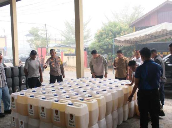 Polda Kalteng Produksi 1.607 Jerigen X-Fire untuk Percepat Pemadaman Karhutla Gambut