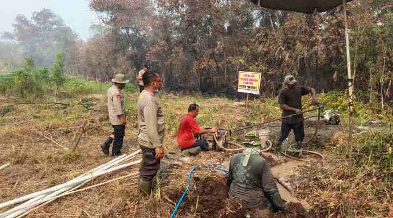 Antisipasi Karhutla, Polsek Pahandut Palangka Raya Bangun Sumur Bor di Jalan Rungan