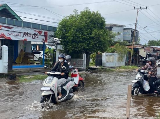 Beberapa Jam Diguyur Hujan, Puluhan Rumah Warga Sampit Terendam 