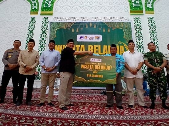 Bupati Buka Wisata Belanja Ramadan, Santuni Anak Yatim