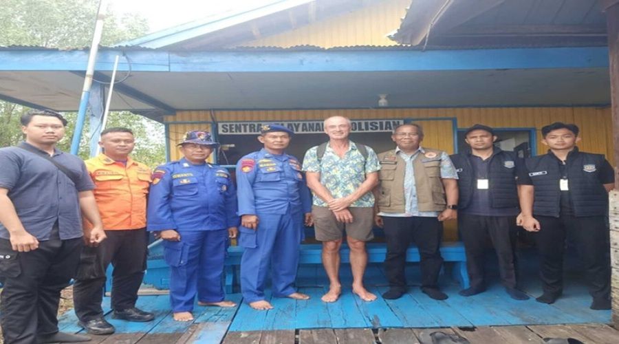Header Turis Belgia Berhasil Dievakuasi Setelah Kapal Kecil Mereka Bocor di Perairan Pantai Satiruk Kotim