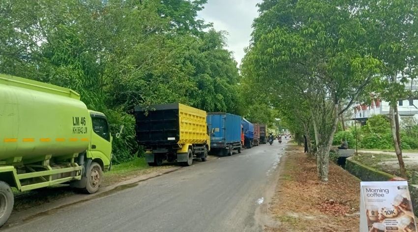 Antrean Panjang di SPBU, Pertamina Sebut Stok BBM Aman Malah Konsumsi Yang Meningkat