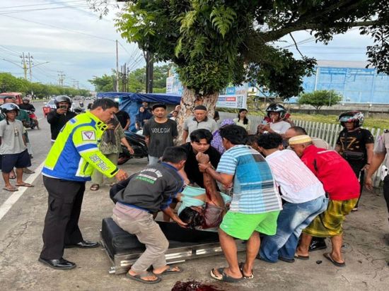 Diseruduk Toyota Rush, Penjual Kembang Api di Jalan Tjilik Riwut Km 1 di Palangka Raya Tewas