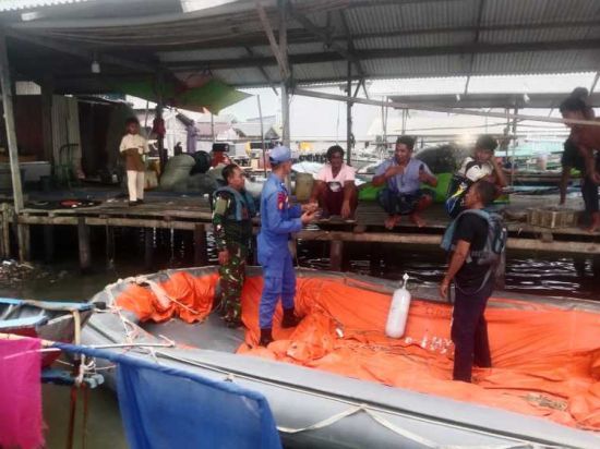Nelayan Temukan Perahu Penyelamat Diduga Milik KM. Virgo transport 8 Di Perairan Laut Muara Jelai Sukamara