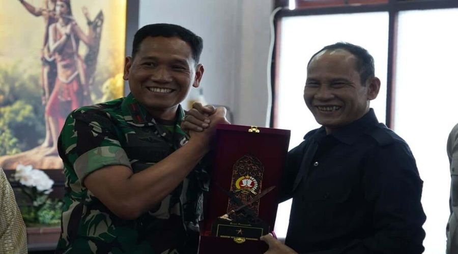 Header DPRD Kalteng Minta TNI Bersinergi Membangun Daerah