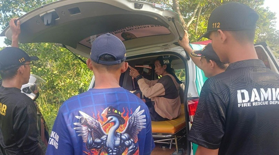 Header Tim Damkar Berhasil Amankan ODGJ Bersenjata Tajam, Evakuasi Berlangsung Dramatis