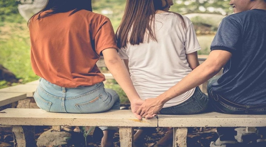 Header Kaget Bukan Main, Pesan Wanita Lewat Aplikasi Dewasa Ternyata Tetangga Sendiri